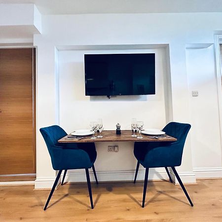 Private 2 Bed Guest House - Van Parking, M25 & A1 Connections Potters Bar Zewnętrze zdjęcie