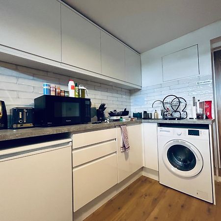 Private 2 Bed Guest House - Van Parking, M25 & A1 Connections Potters Bar Zewnętrze zdjęcie