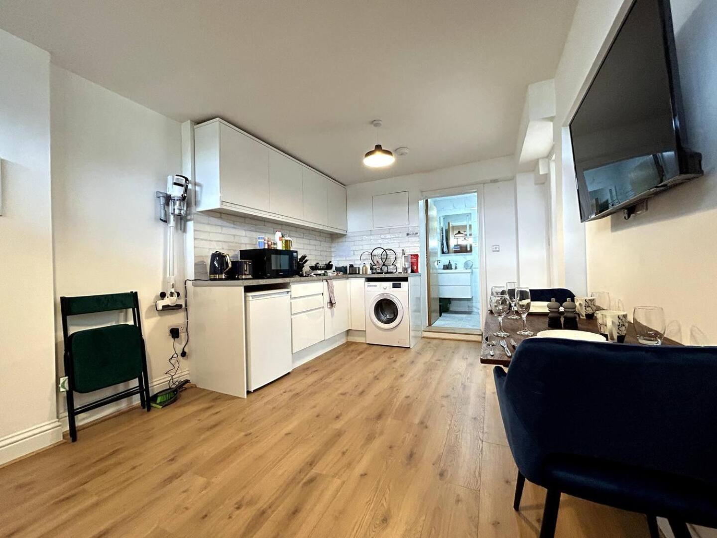 Private 2 Bed Guest House - Van Parking, M25 & A1 Connections Potters Bar Zewnętrze zdjęcie