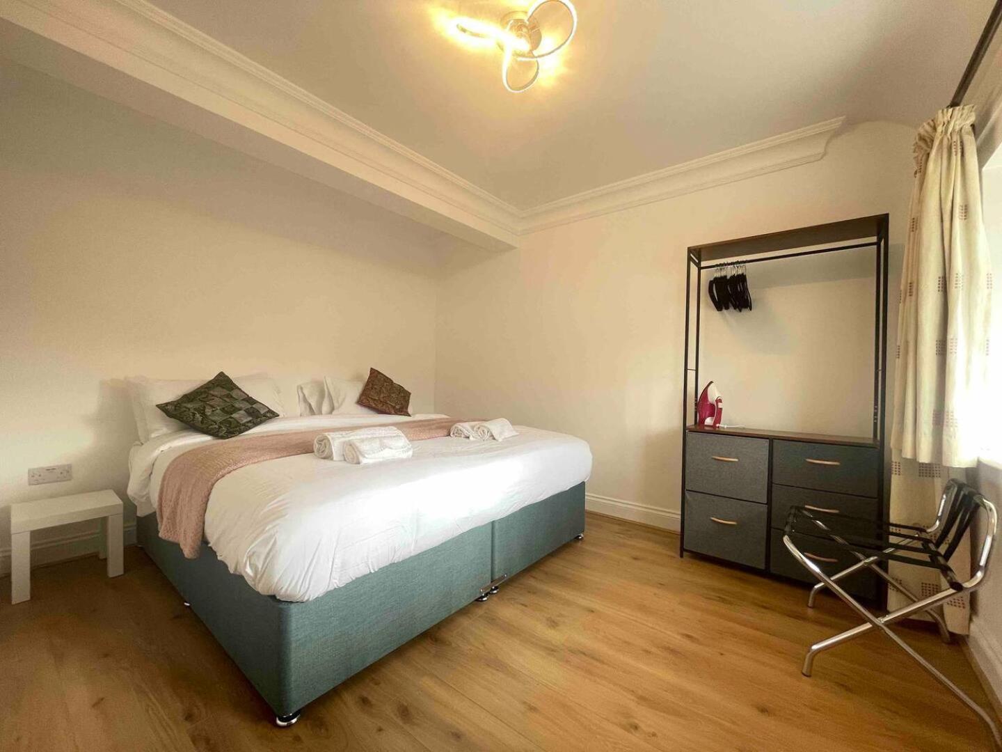 Private 2 Bed Guest House - Van Parking, M25 & A1 Connections Potters Bar Zewnętrze zdjęcie