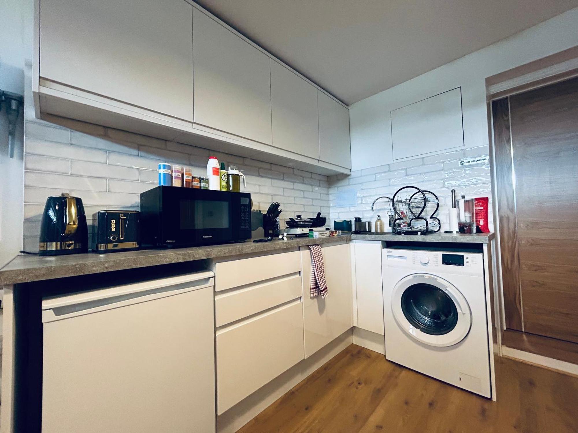 Private 2 Bed Guest House - Van Parking, M25 & A1 Connections Potters Bar Zewnętrze zdjęcie